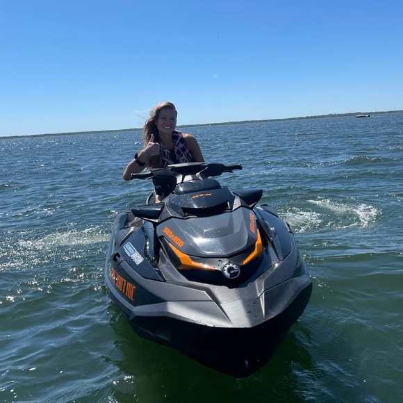 About Me: Meet Your Posher! - Picture 3 of 7